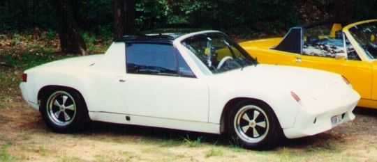 The white D'Ingianni Porsche 916 replica parked in front of Richard Johnson's yellow 914-6 "Old Yeller"